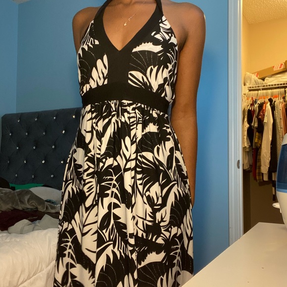 Black and White Floral Maxi Dress - Picture 3 of 5